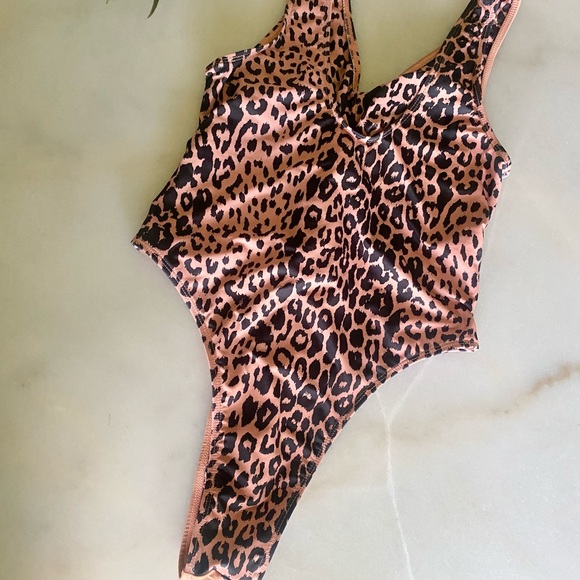 SHEIN Cheetah One Piece Swimsuit - Picture 3 of 9
